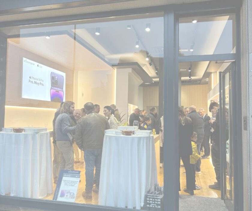Inauguración Ecomputer Santiago en Plaza Puente Castro. Nuevo espacio Ecomputer en la capital gallega.